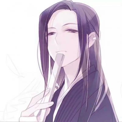 老人手握尖锐物疑似故意戳路人